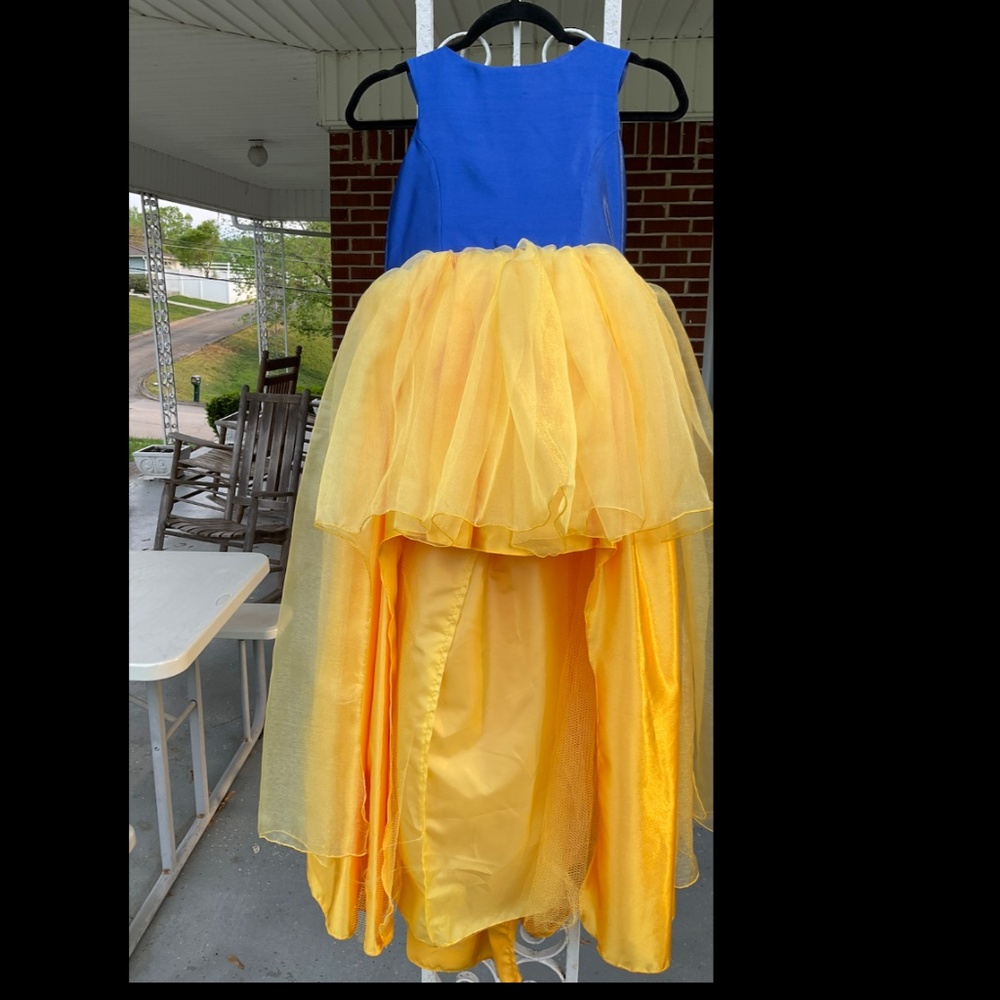 Snow White dress Disney wear/ pageant ooc/ fun fashion custom girl size 8